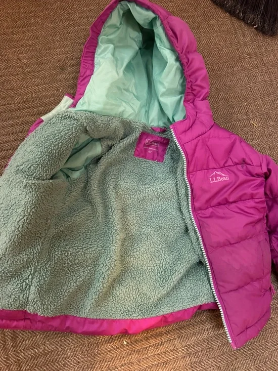 L.L. Bean Girls' Magenta Hooded Puffer Jacket with Mint Lining size 4T - Picture 2 of 3